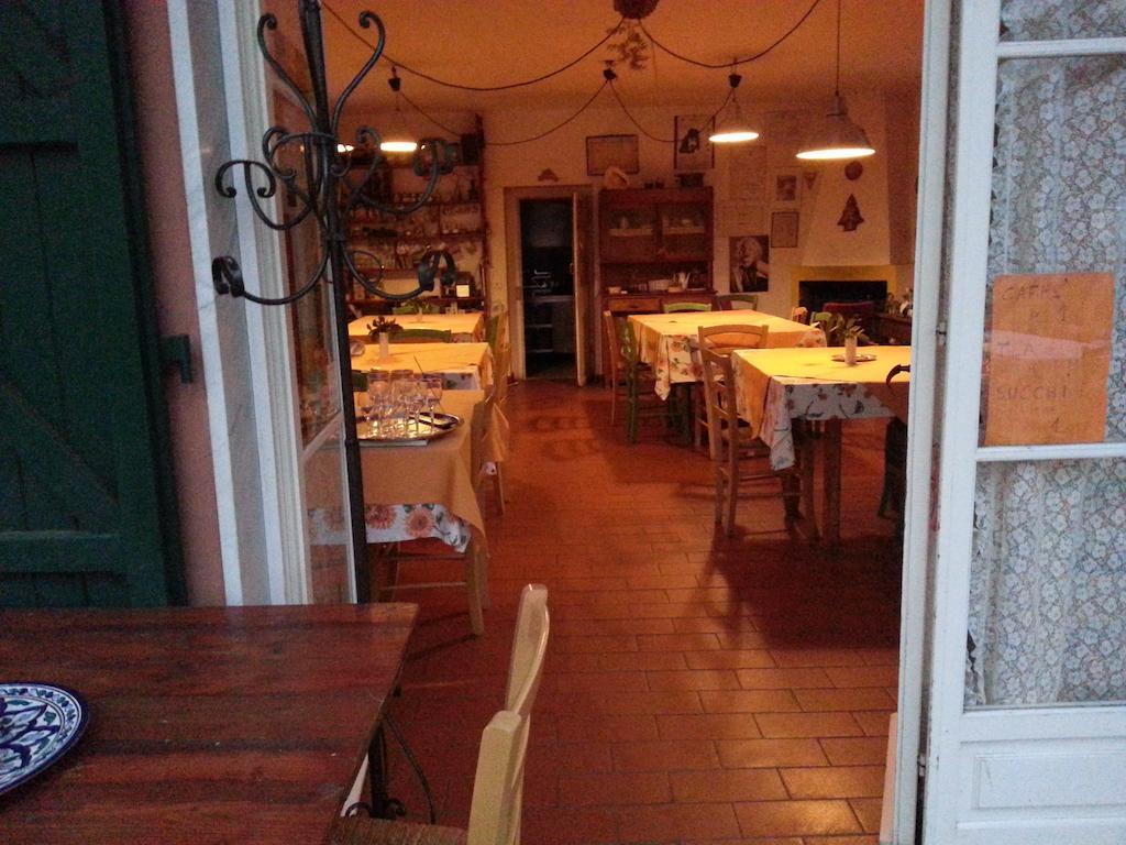 Agriturismo "La Rosa Canina" Bed & Breakfast Lerici Exterior photo